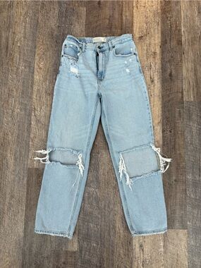 Abercrombie 90s Straight Ultra High Rise Ripped Jeans Light Wash 28